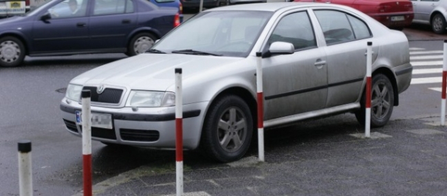 Blokady parkingowe – sposób na piratów parkingowych